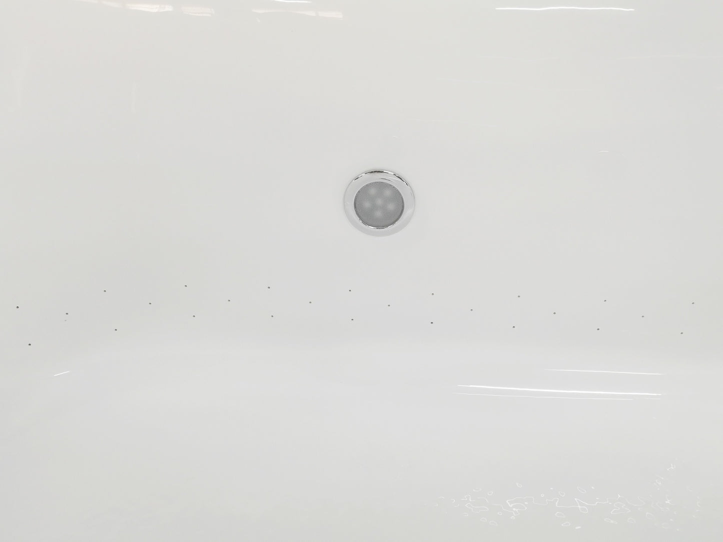 EAGO AM2140 68" White Free Standing Oval Air Bubble Bathtub