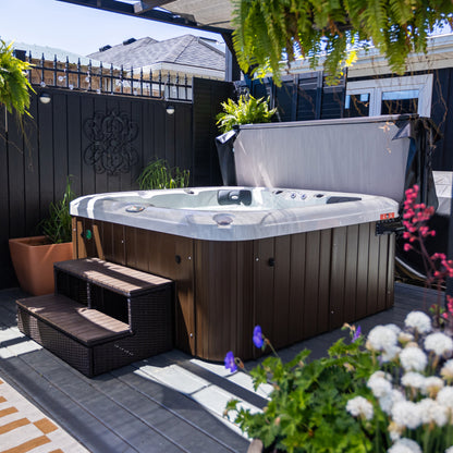 LYS5000 Luxury 240V 6 Person Spa