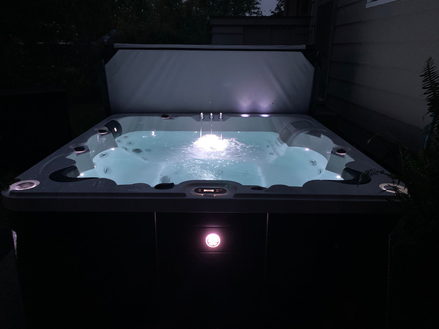 LYS6000 Luxury 240V 6 Person Spa