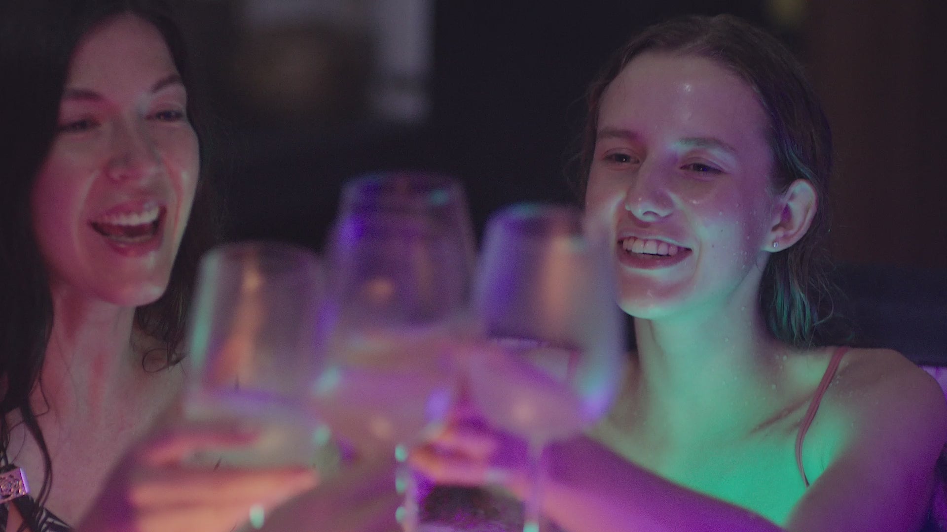 Video of friends enjoying themselves in the Mspa Aurora hot tub.