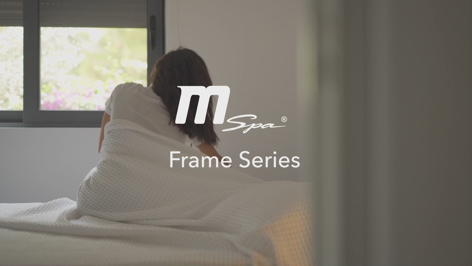 MSpa Video of a family enjoying themselves in the MSpa Mono hot tub. - Luxe Tub Source