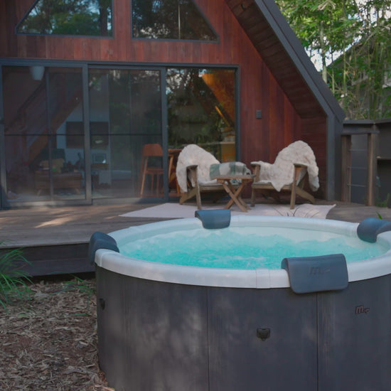 Video of a couple enjoying the Mspa Denver hot tub.